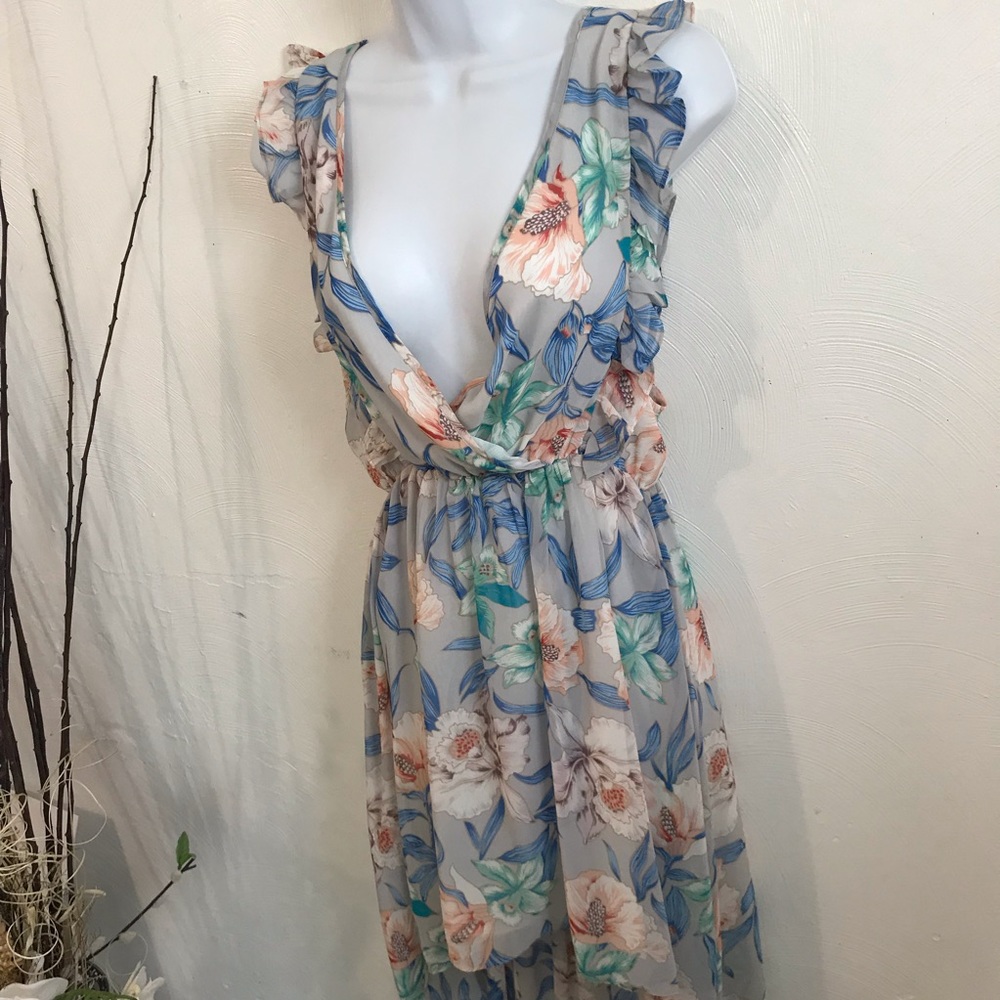 Revolve ELLIAT floral dress size medium.
